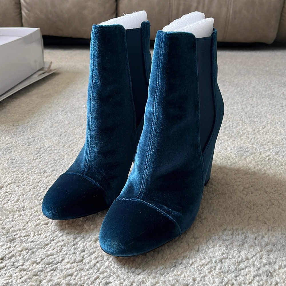 Sam Edelman Case blue velvet booties